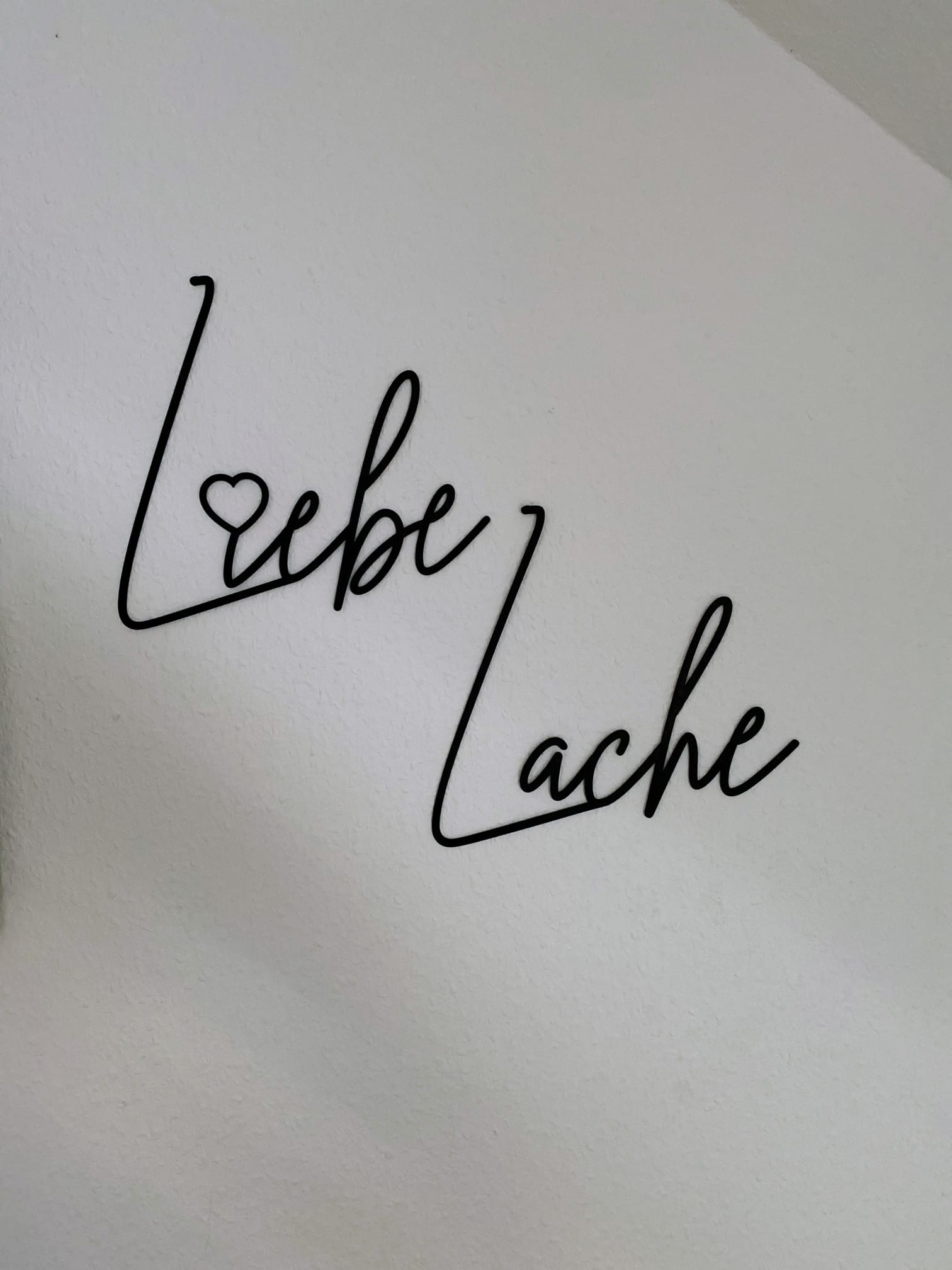 So bringst du deinen 3D-Schriftzug perfekt an